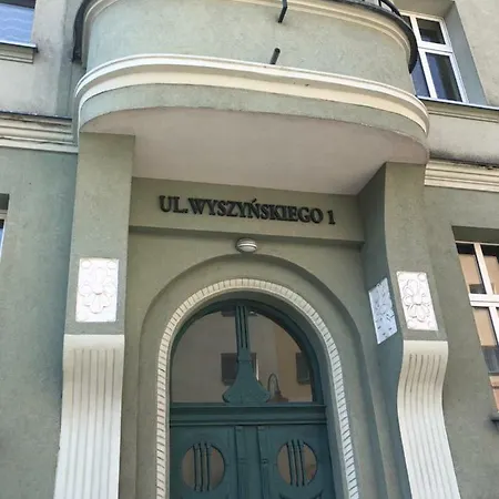 Przedwojenna Kamienica Lägenhet